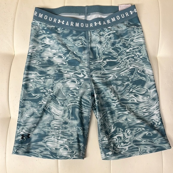 Barely Worn Under Armour Marble Bike Shorts Women’s Medium - Picture 1 of 2